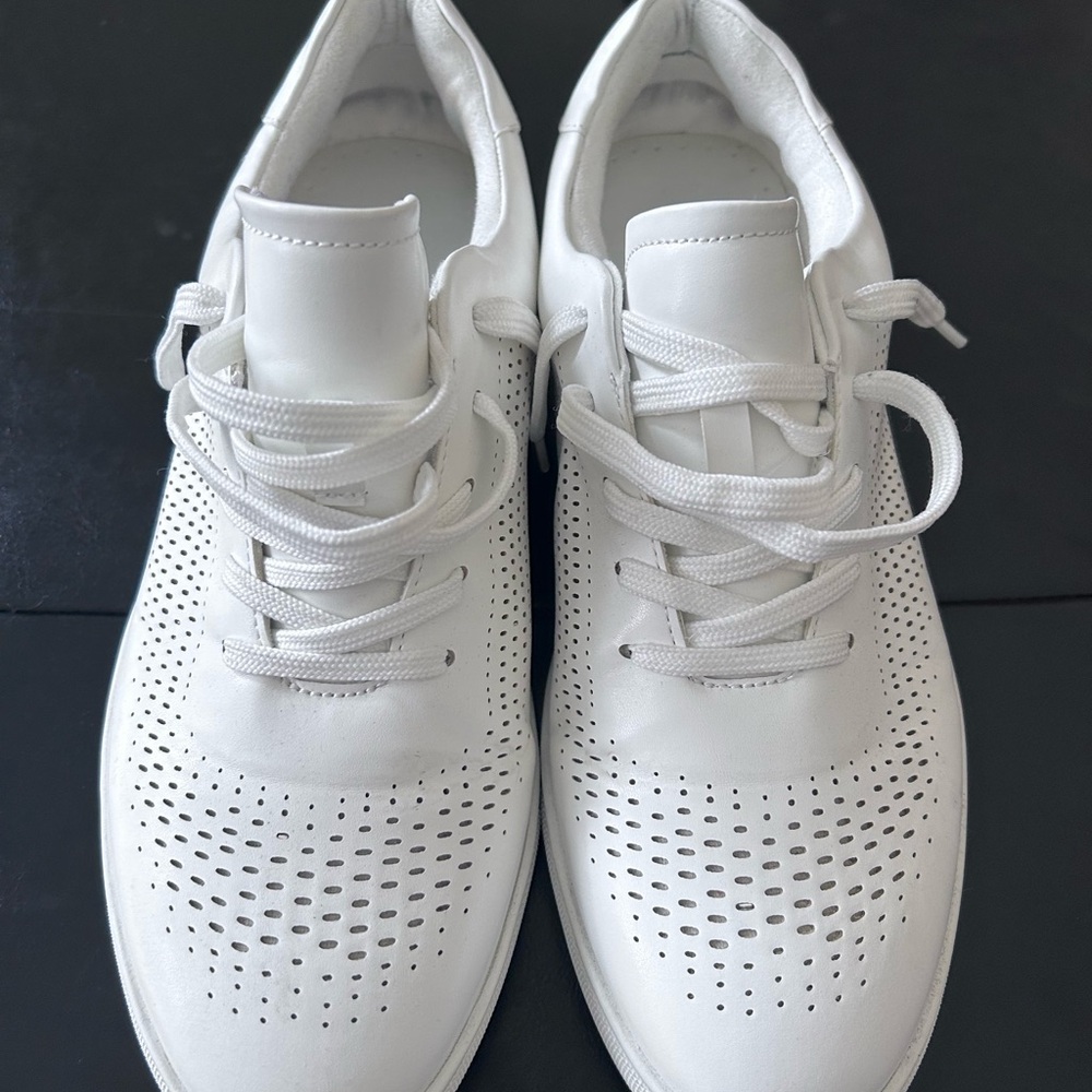 Kenneth Cole Unlisted White Sneakers lightly worn worn Good cleaning no box